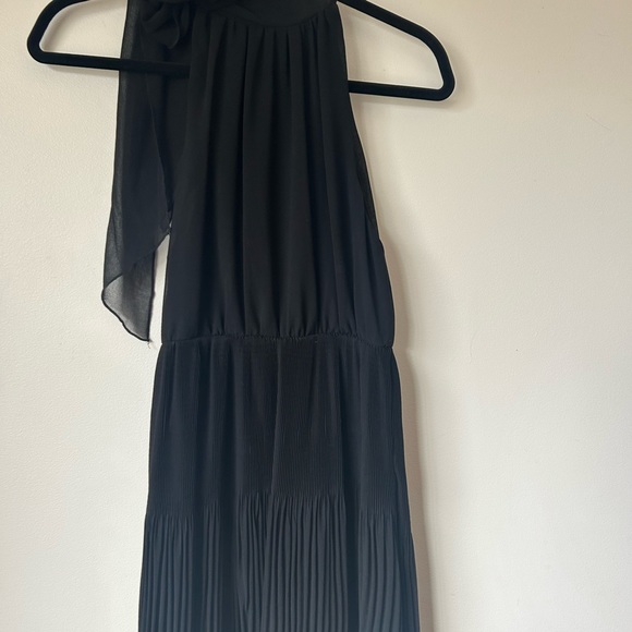 Black Dress Pleated - Picture 2 of 3